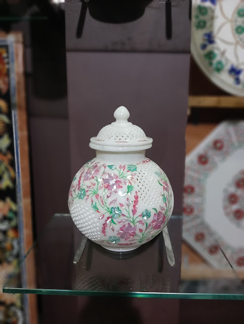 Inlaid Mother Of Pearl Marble Pot